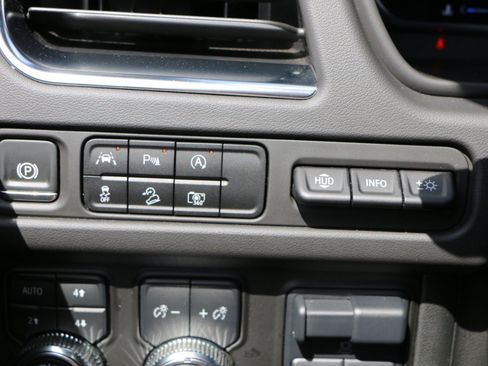 Used 2024 GMC Yukon AT4 w/ Technology Package AWD/4WD image 22