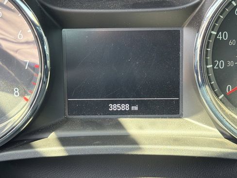 Used 2019 Buick Regal Preferred w/ Driver Confidence Package I image 3