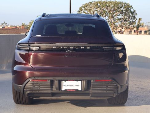 New 2025 Porsche Macan 4 Electric image 10
