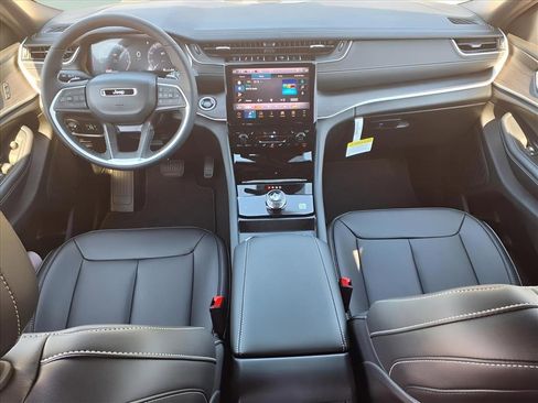 New 2025 Jeep Grand Cherokee Limited w/ Black Appearance Package image 8