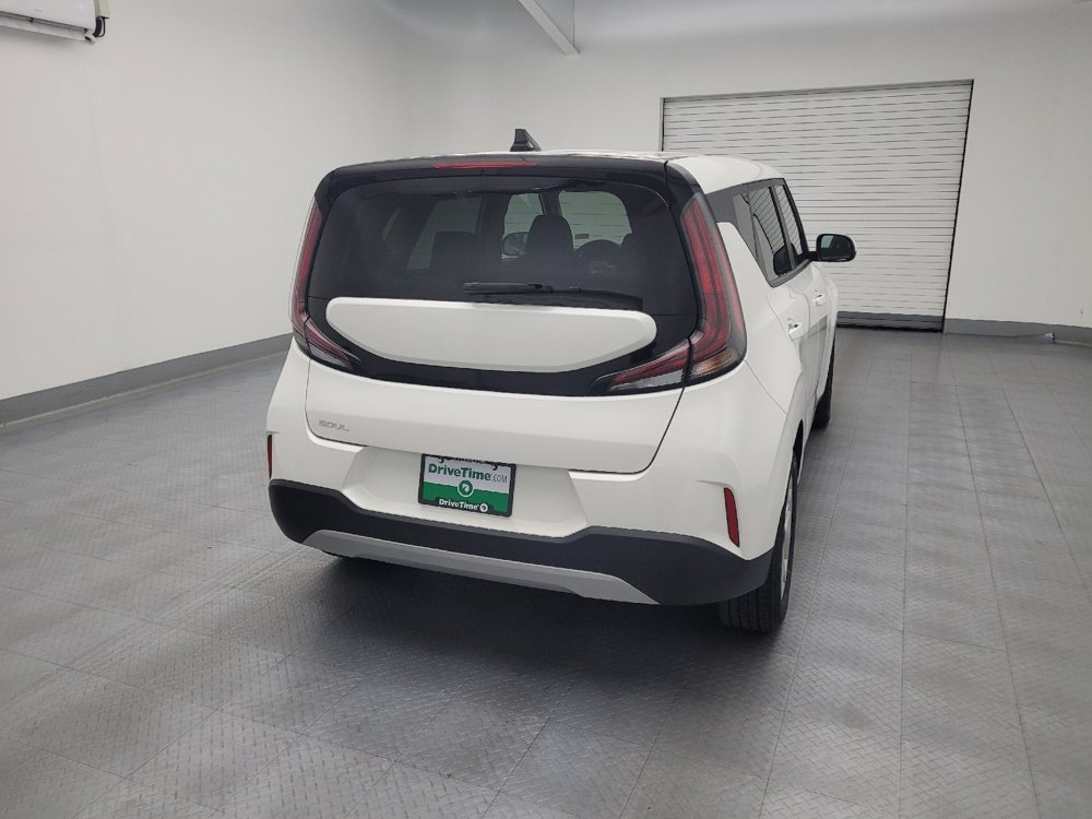 Used 2025 Kia Soul LX w/ LX Technology Package FWD image 7