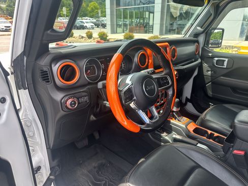 Used 2022 Jeep Gladiator Mojave w/ Cold Weather Group AWD/4WD image 20