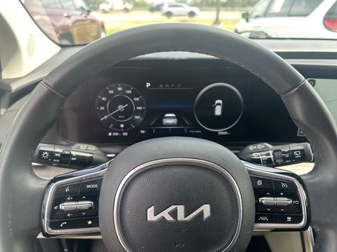 Used 2024 Kia Carnival SX image 39