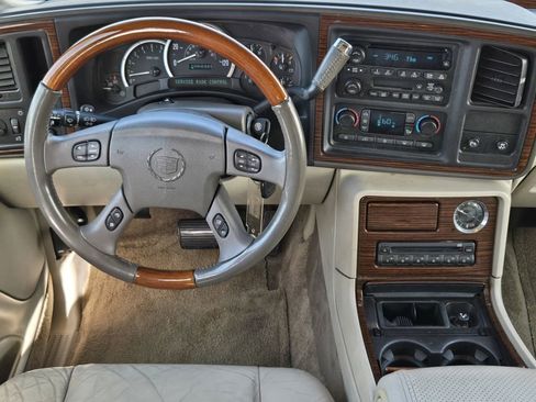 Used 2003 Cadillac Escalade 2WD image 25