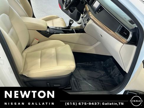 Used 2018 Kia Cadenza Premium w/ Luxury Package FWD image 15