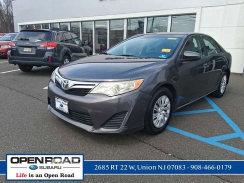 Used 2013 Toyota Camry LE image 3