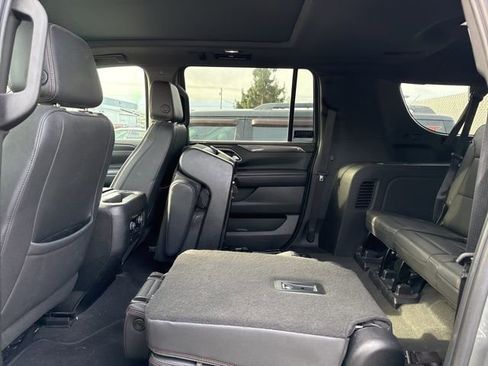 Used 2022 Chevrolet Suburban RST w/ Luxury Package image 11