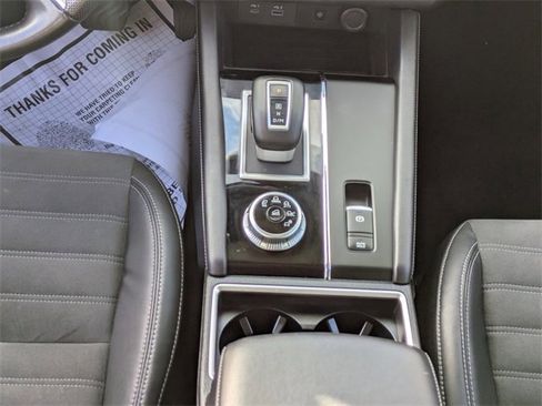 Used 2022 Mitsubishi Outlander SE image 21