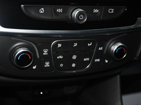 Used 2019 Chevrolet Traverse LT image 14