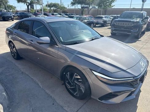 Certified 2024 Hyundai Elantra Limited FWD image 6