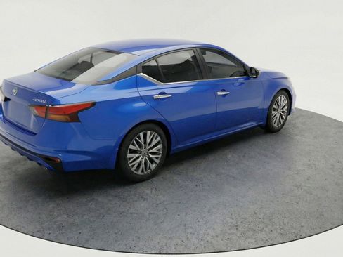 Used 2025 Nissan Altima 2.5 SV image 9