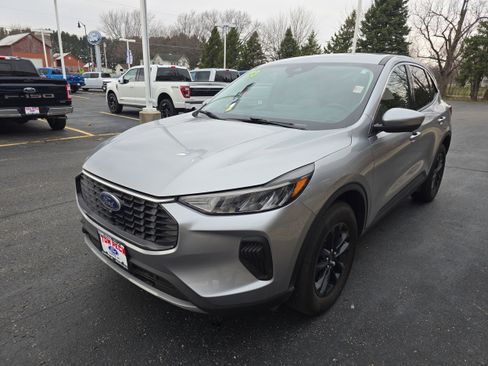 Used 2023 Ford Escape Active w/ Tech Pack #2 AWD/4WD image 4