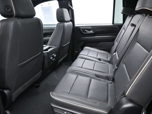 Used 2023 GMC Yukon XL SLT AWD/4WD image 26