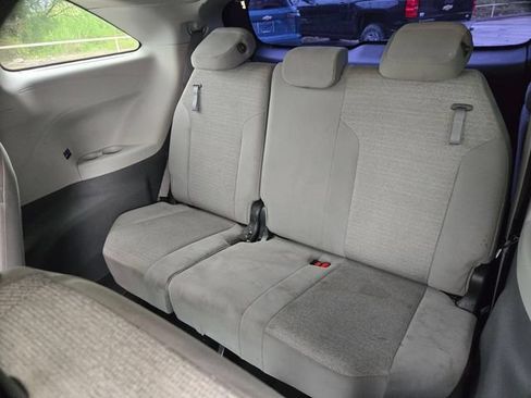 Used 2022 Toyota Sienna LE FWD image 14