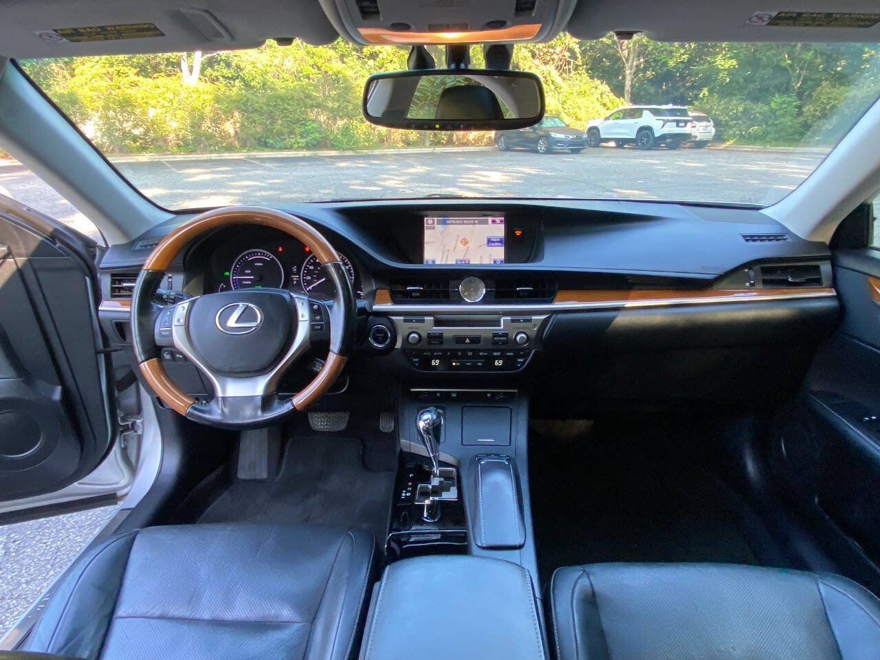 Used 2014 Lexus ES 300h w/ Luxury Package w/Bamboo Trim FWD image 49