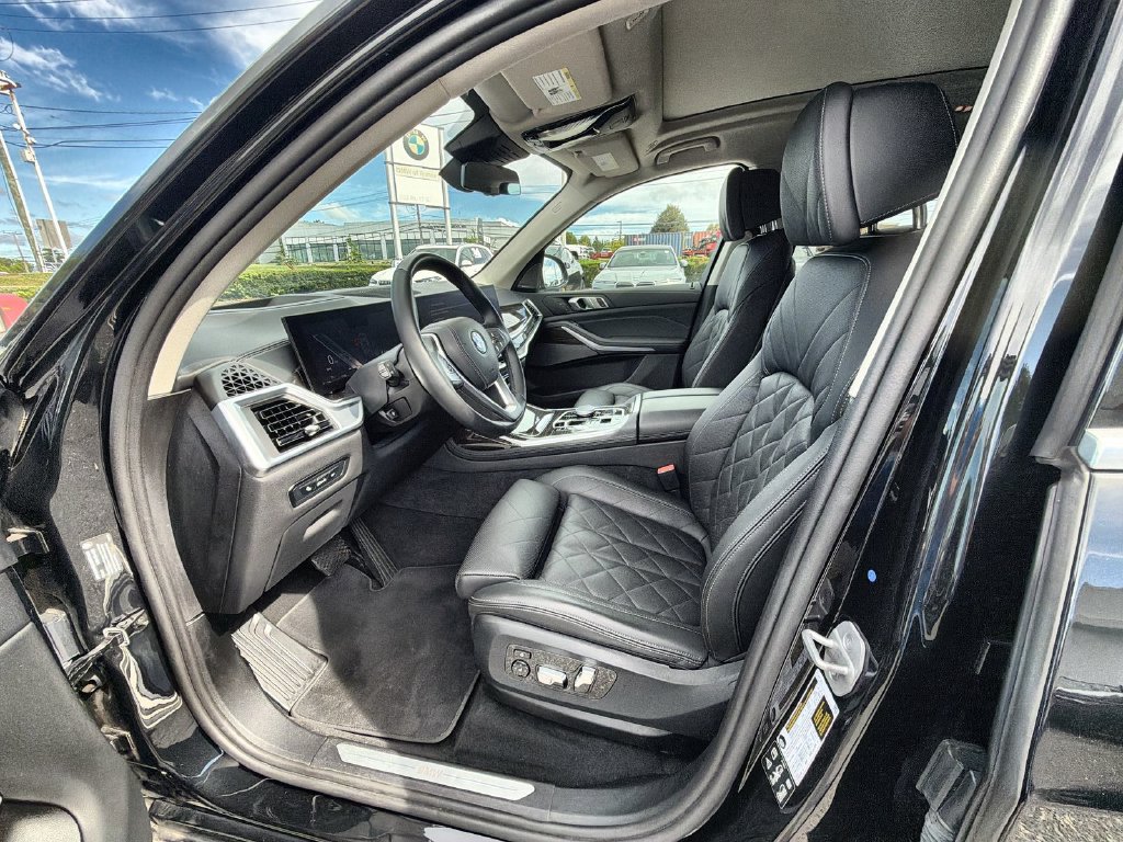 Used 2024 BMW X7 xDrive40i AWD/4WD image 10