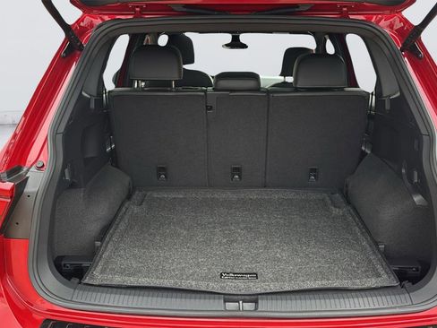 Used 2024 Volkswagen Tiguan SEL R-Line image 31