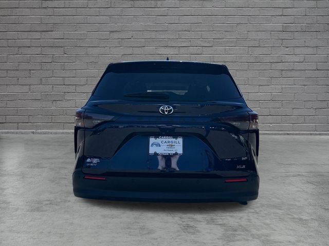 Used 2026 Toyota Sienna XLE FWD image 6