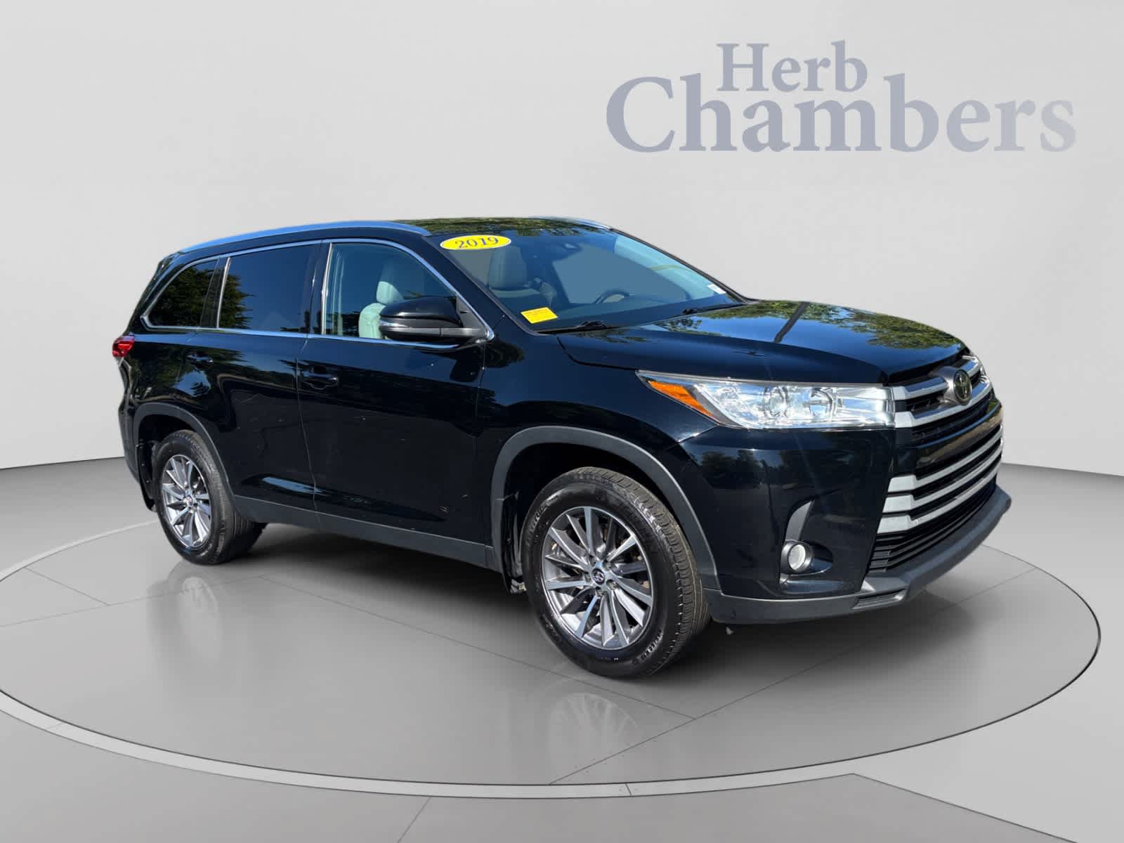 Used 2019 Toyota Highlander XLE AWD/4WD image 2