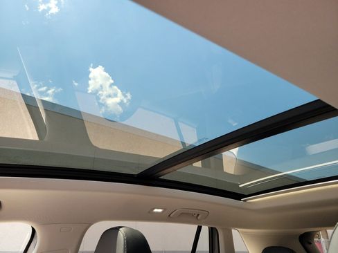 New 2026 Volkswagen Tiguan SE FWD image 21