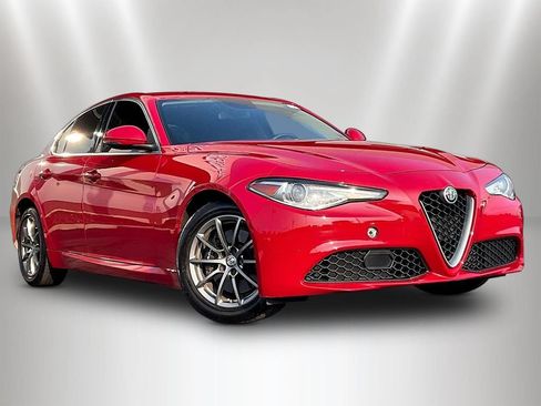 Used 2017 Alfa Romeo Giulia AWD image 3