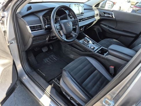Used 2024 Mitsubishi Outlander SE image 14