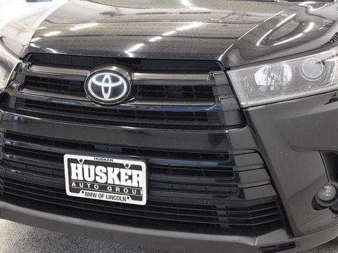 Used 2019 Toyota Highlander SE AWD/4WD image 14