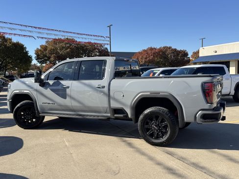 Used 2024 GMC Sierra 2500 AT4 w/ AT4 Preferred Package image 9