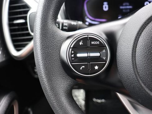 Used 2025 Kia Soul LX w/ LX Technology Package FWD image 19