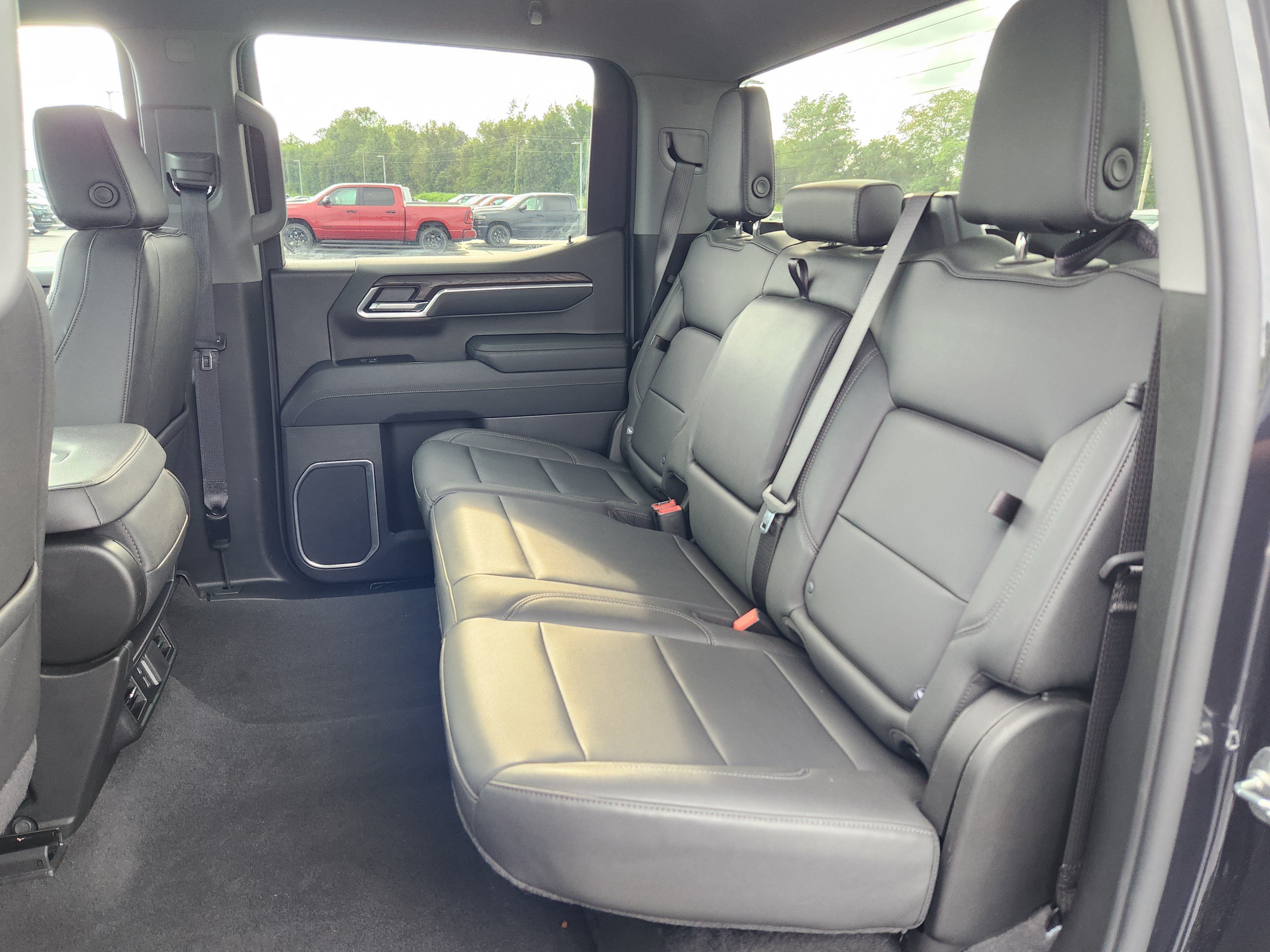 Used 2026 GMC Sierra 1500 SLT AWD/4WD image 12