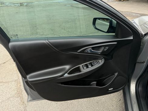Used 2017 Chevrolet Malibu LT w/ Leather Package FWD image 12