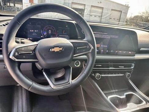 Used 2026 Chevrolet Traverse LT w/ Sun and Wheel Package image 11