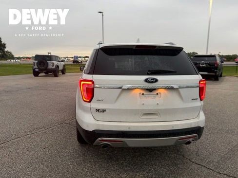 Used 2016 Ford Explorer XLT w/ Equipment Group 202A AWD/4WD image 12