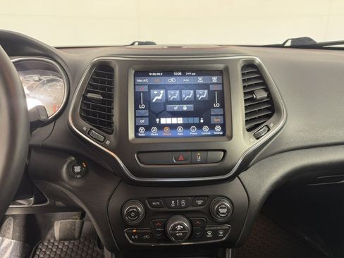 Used 2022 Jeep Cherokee Trailhawk w/ Trailer Tow Group AWD/4WD image 18