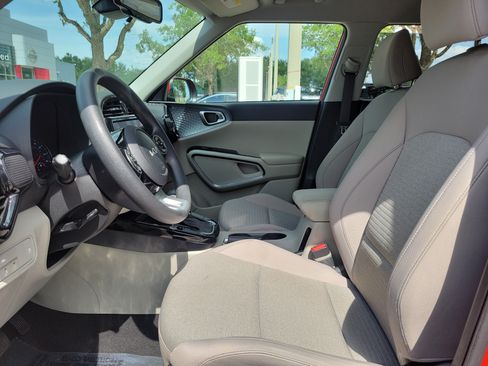 Used 2022 Kia Soul S FWD image 13