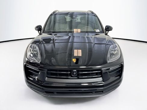 Certified 2025 Porsche Macan image 6