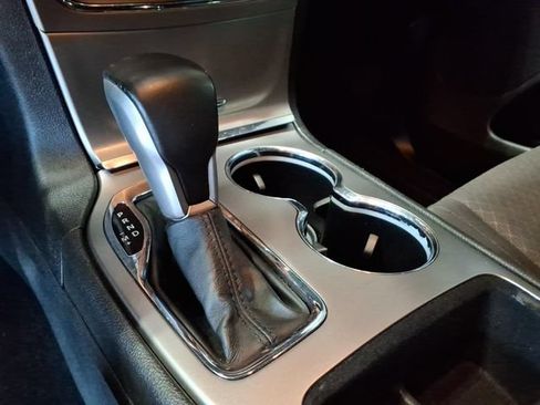 Used 2019 Jeep Grand Cherokee Laredo AWD/4WD image 15