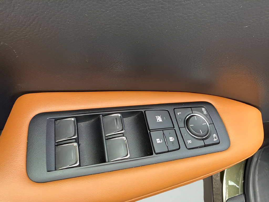 Used 2022 Lexus RX 450h AWD w/ Luxury Package image 16