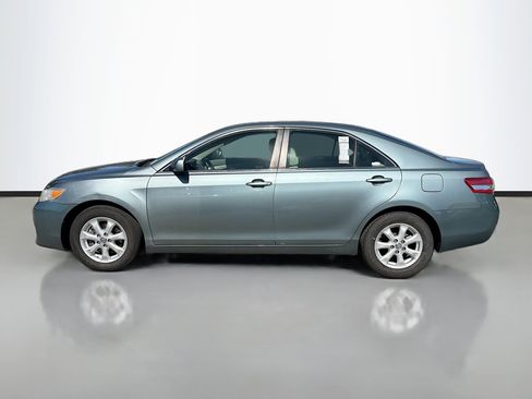 Used 2010 Toyota Camry LE image 6