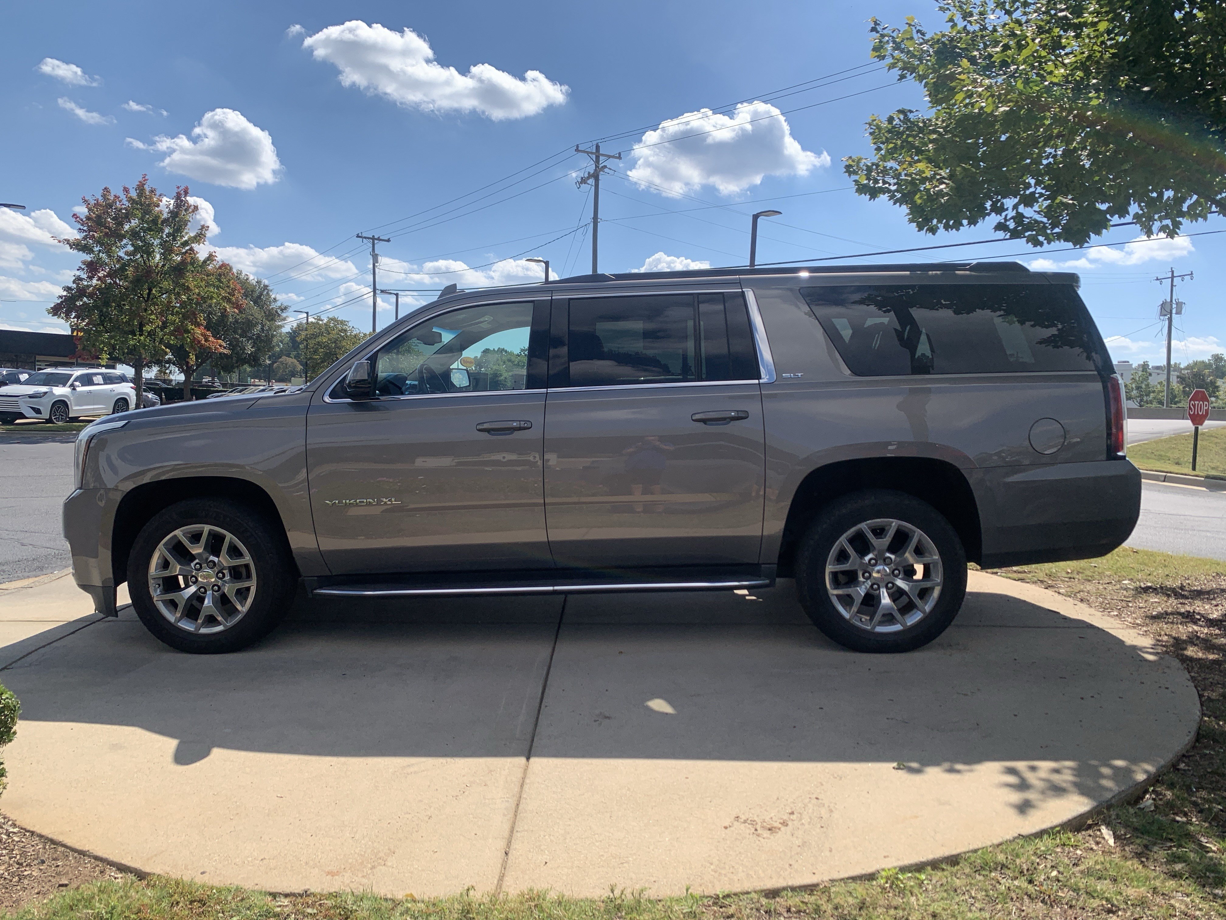 Used 2019 GMC Yukon XL SLT w/ Open Road Package AWD/4WD image 7