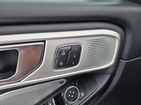 Used 2020 Ford Explorer Platinum w/ Premium Technology Package image 21