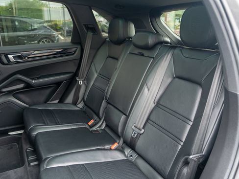 Certified 2023 Porsche Cayenne AWD/4WD image 39