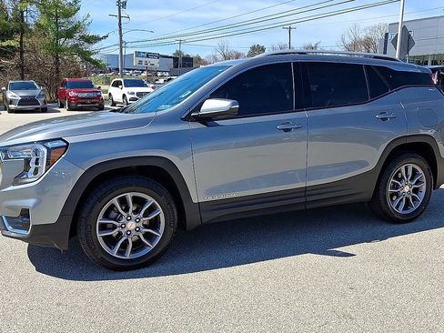 Certified 2023 GMC Terrain SLT w/ Infotainment Package II image 5