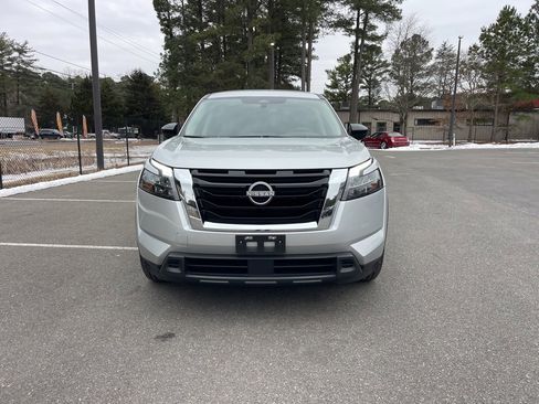 Certified 2024 Nissan Pathfinder S image 3