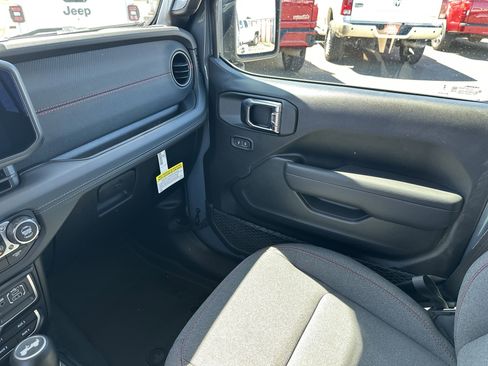 New 2025 Jeep Wrangler Unlimited Rubicon w/ Convenience Group image 24