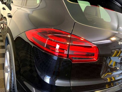 Used 2015 Porsche Cayenne Turbo image 30