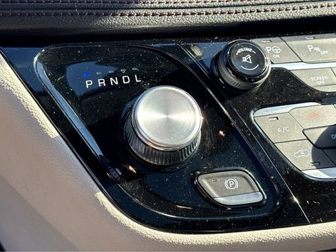 Used 2017 Chrysler Pacifica Limited image 25