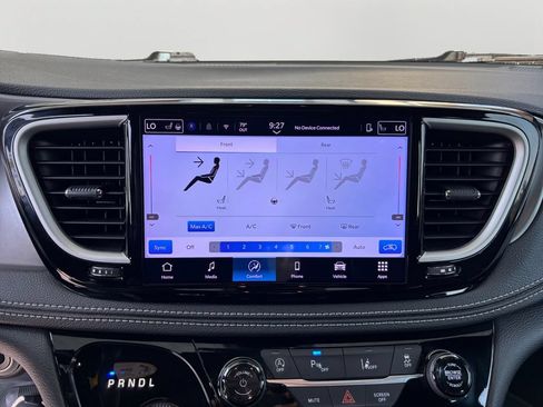 Used 2025 Chrysler Pacifica Select FWD image 22
