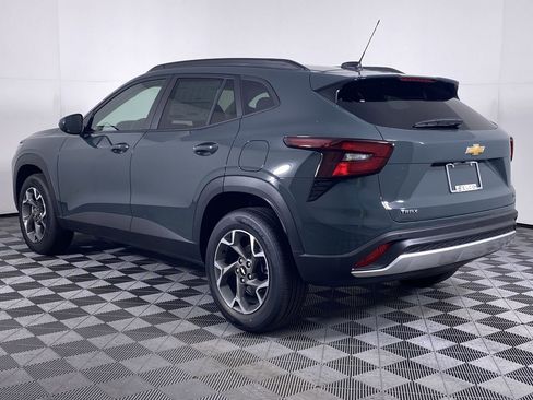 New 2025 Chevrolet Trax LT w/ Driver Confidence Package image 17