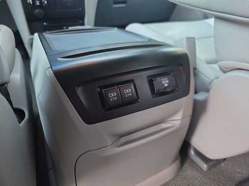 Used 2018 Toyota Sienna XLE Premium image 34